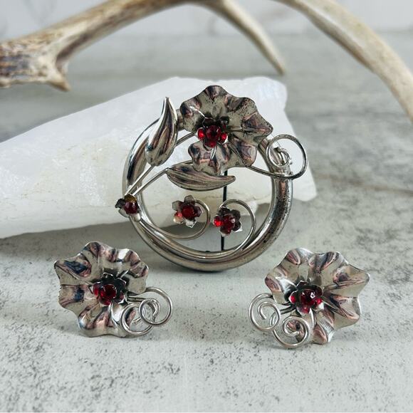 Vintage Sterling Silver Red Stone Floral Brooch Screw Back Earrings Set - Picture 2 of 13
